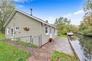 8944 LAKEVIEW Drive