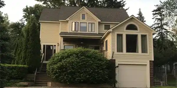 251 BEACH Drive