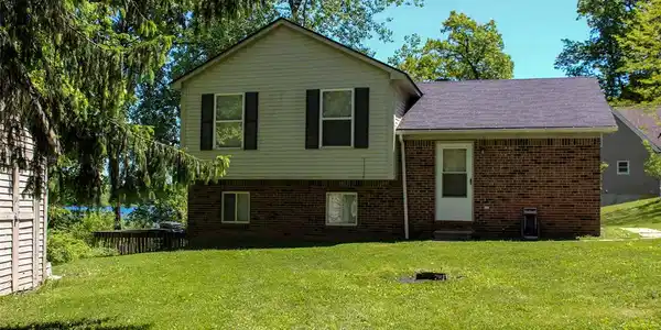 3242 HILLSIDE Drive