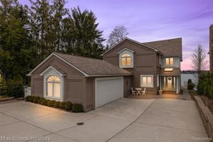 2672 W LONG LAKE Road