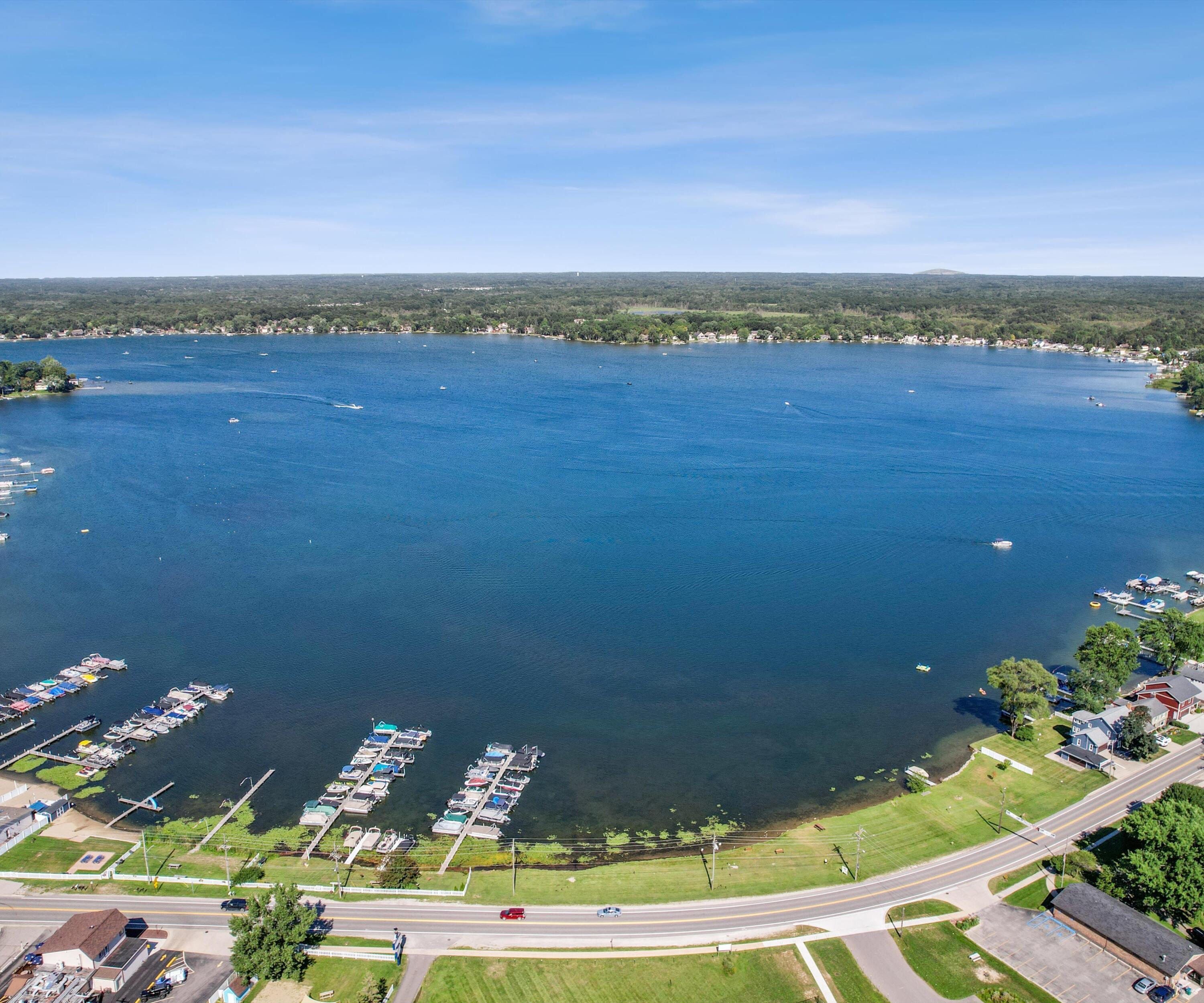 Image 3: The BENEFIT of Lake Life (31)