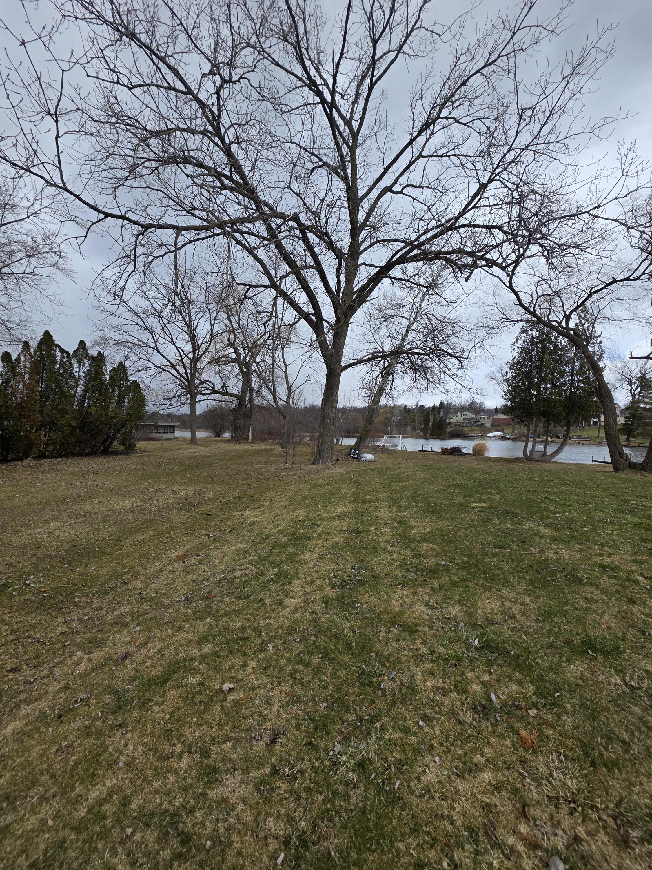 Image 1: Upper Lake Pettibone View