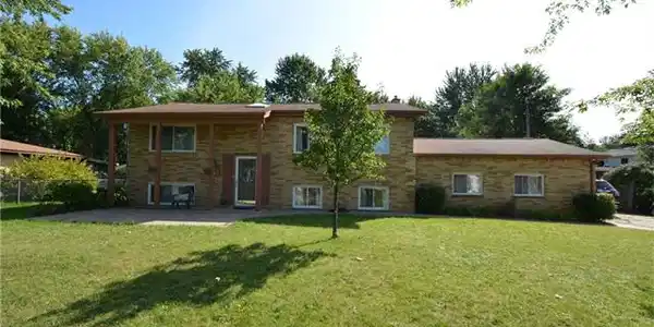 2826 HUNTINGTON PARK Drive