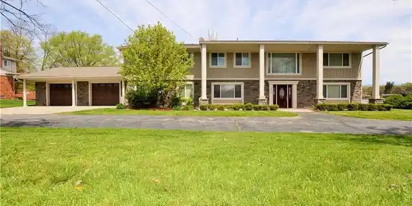2908 LOLA Court