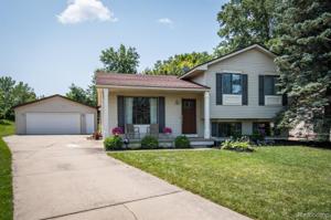 1014 MEADOWLARK Lane