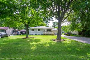 2406 WILLOW Lane