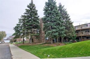 855 S Pontiac Trail