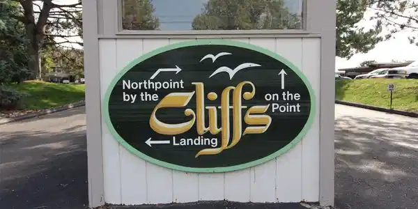 889 CLIFFS Drive