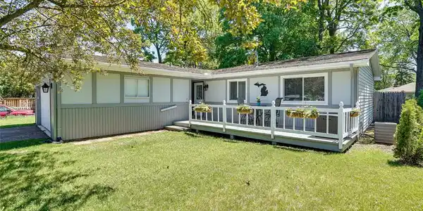6015 WATERFRONT Drive