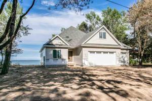 2632 N LAKESHORE