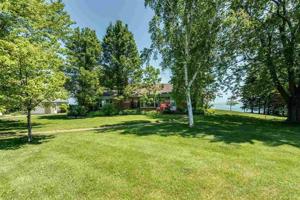 4910 N Lakeshore