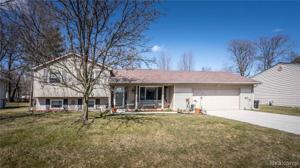 566 PINECREST Drive