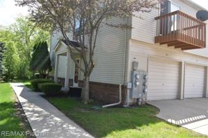 816 OAKWOOD Drive
