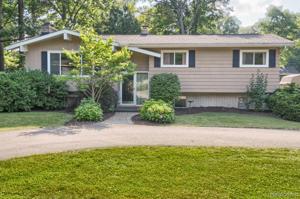 5607 WARBLER DR Drive