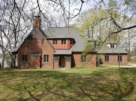2411 W WALTON Boulevard