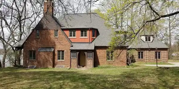 2411 W WALTON Boulevard