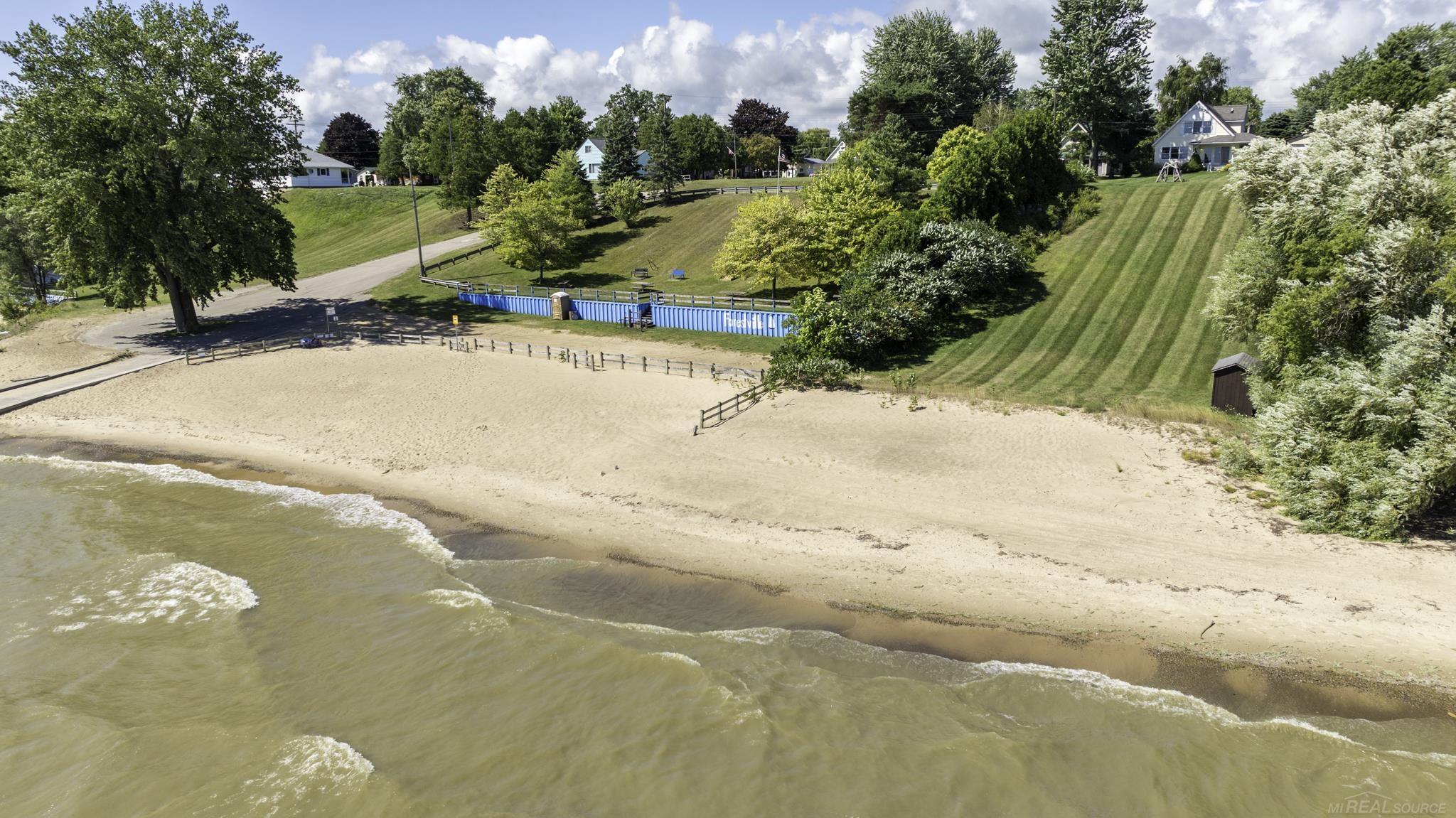 Image 3: Lake Paradise!