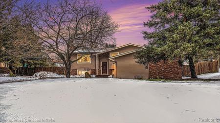 8135 ENGLEWOOD Drive