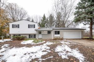 2077 N PONTIAC Trail
