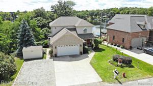 365 INDIANWOOD Road