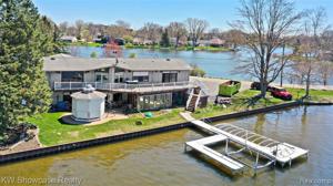 4961 SURFWOOD Drive