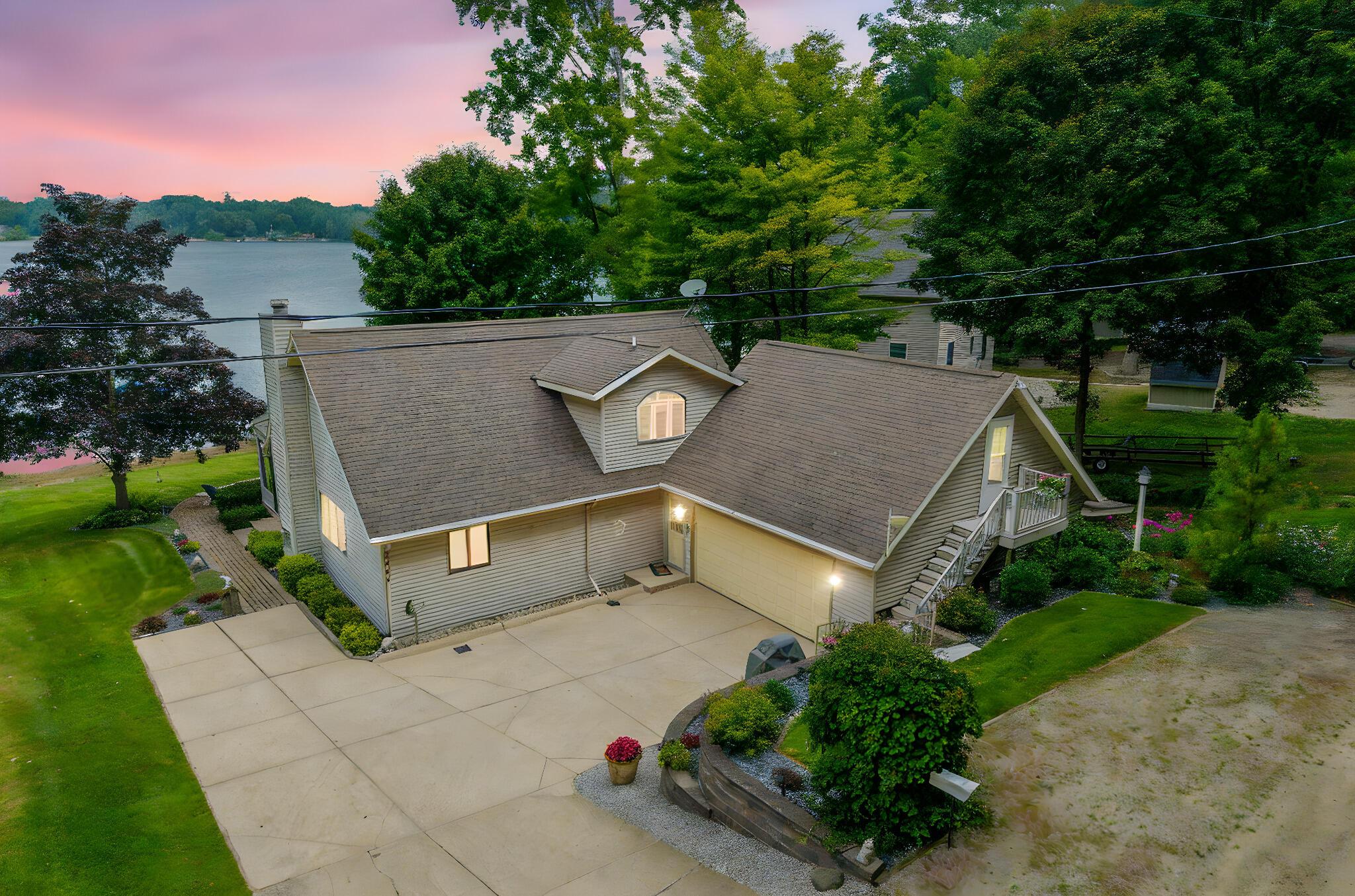 Image 2: Welcome to 2495 W Mayo Dr