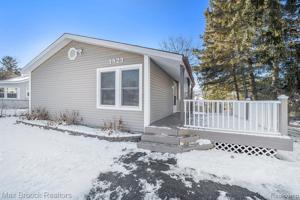 3823 MAPLELEAF Road