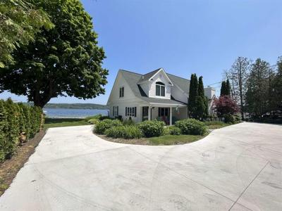 512 N Lake
