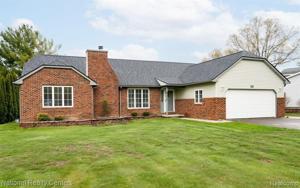 1276 QUEENS Drive
