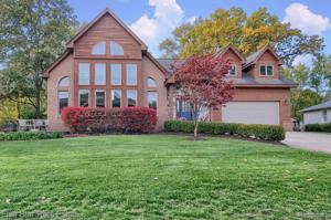 2481 OAKVIEW Drive