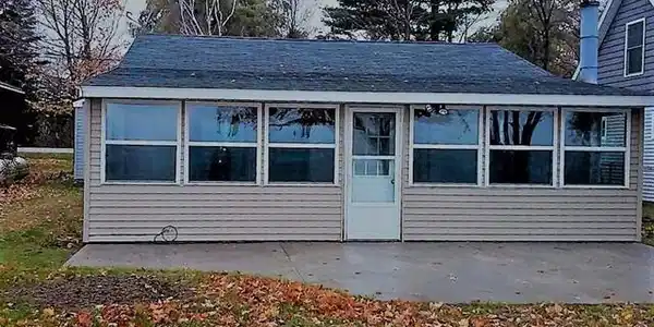 3275 S LAKESHORE RD