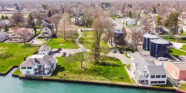 1516 ST CLAIR RIVER Drive
