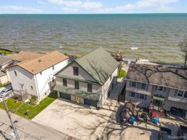 7438 LAKESHORE Drive