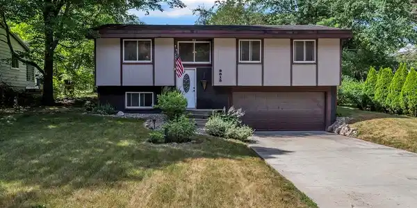 2815 W COMMERCE Road