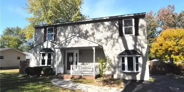 5560 BERKLEY Drive