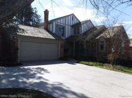 3950 MAPLE HILL W Street