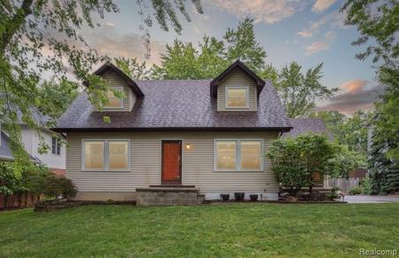 2126 LAKESHIRE Drive
