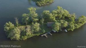000 Crooked Lake Island