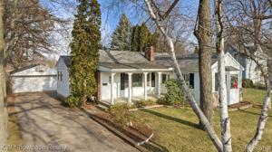 350 W WALLED LAKE Drive