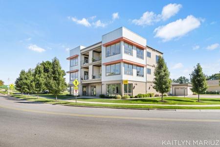 532 W 16th Street