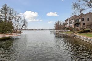 225 DARLING Drive