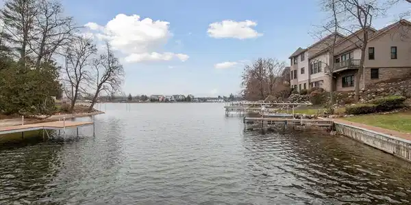 225 DARLING Drive