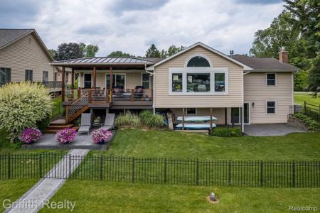 1158 Camelot Drive