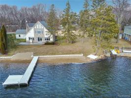 2140 LAKE Court