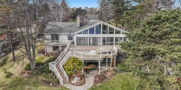 15185 PINEWOOD Trail