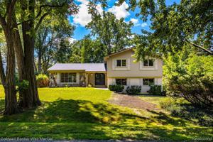 3663 Macnichol Trail