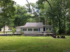 325 N RUSSELL Drive