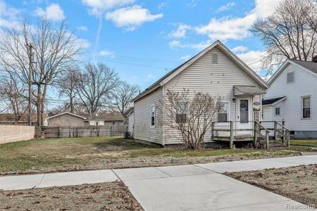 2720 GRATIOT Avenue