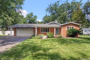 3005 BEAUMONT Drive