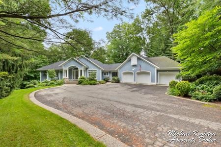 6862 Maplecrest Drive